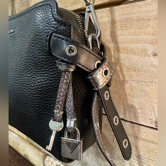 Michael Kors Pebbled Leather Crossbody Bag – Black – Adjustable Strap - Picture 4 of 14